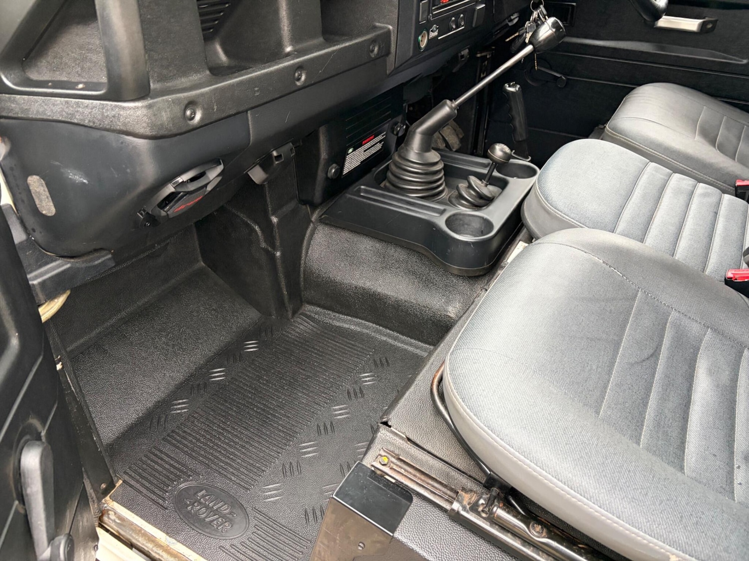 Used Land Rover Defender 90 2004 for sale - 77331119: Photo 23