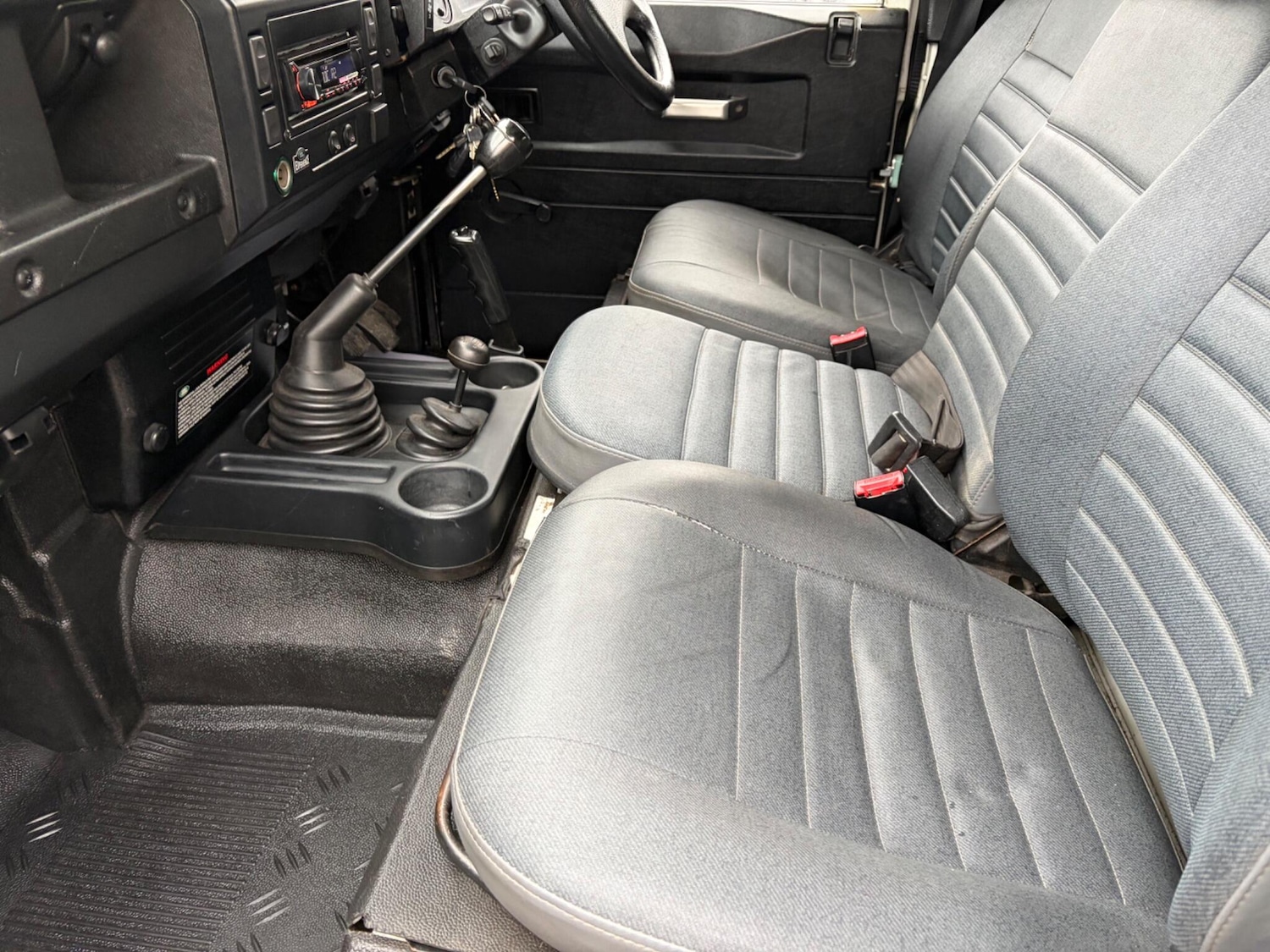 Used Land Rover Defender 90 2004 for sale - 77331119: Photo 24