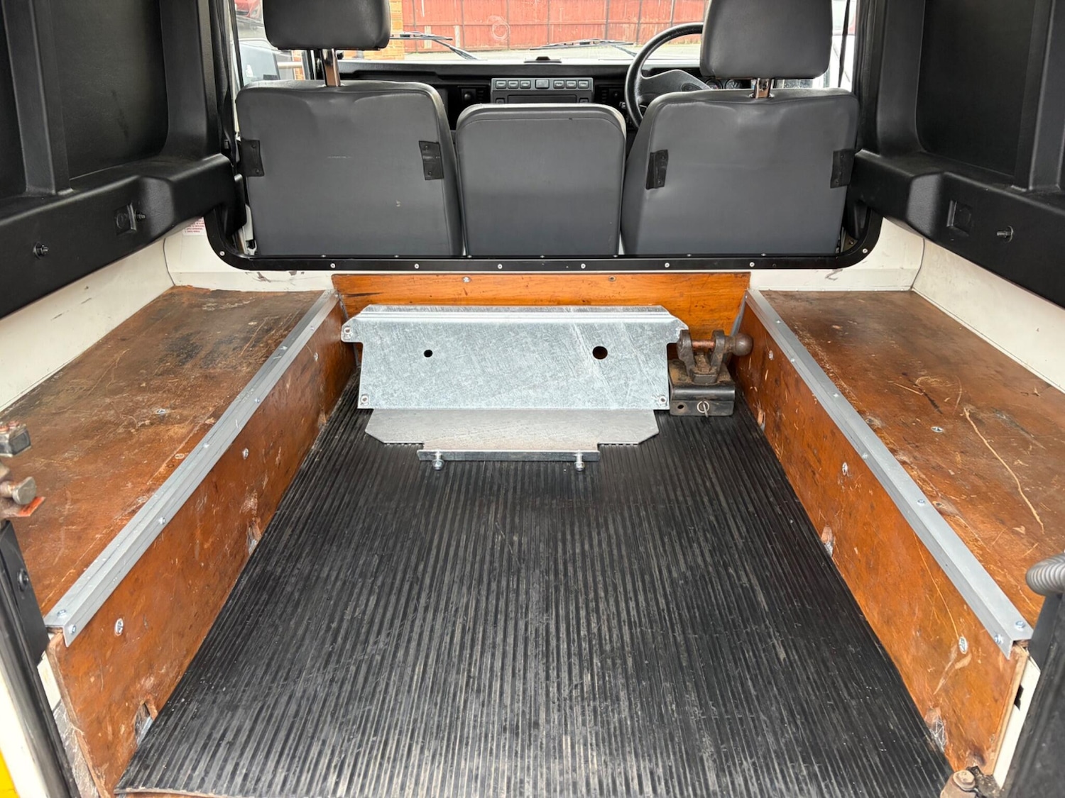 Used Land Rover Defender 90 2004 for sale - 77331119: Photo 7