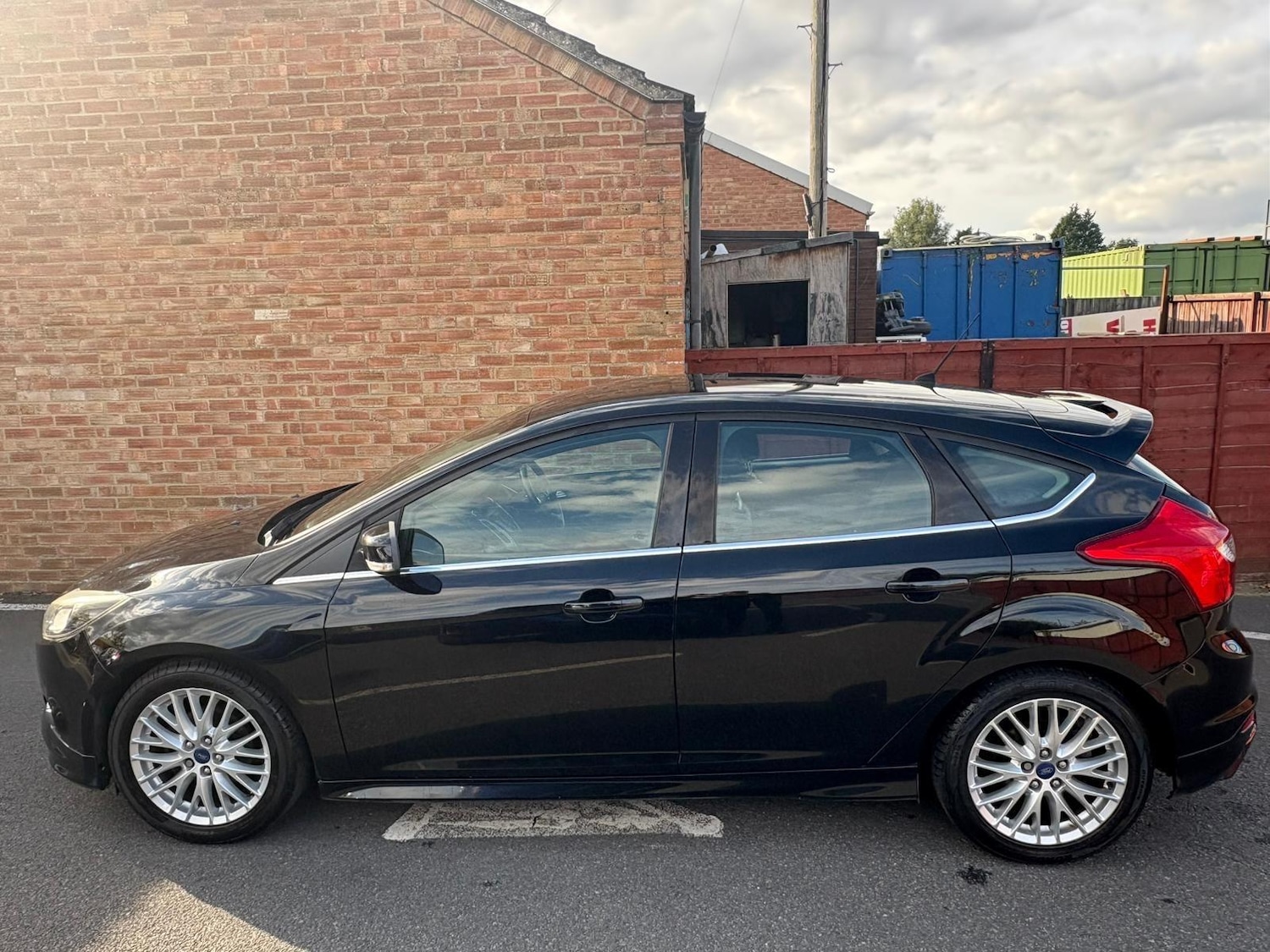 Used Ford Focus 2014 for sale - 76370702: Photo 3
