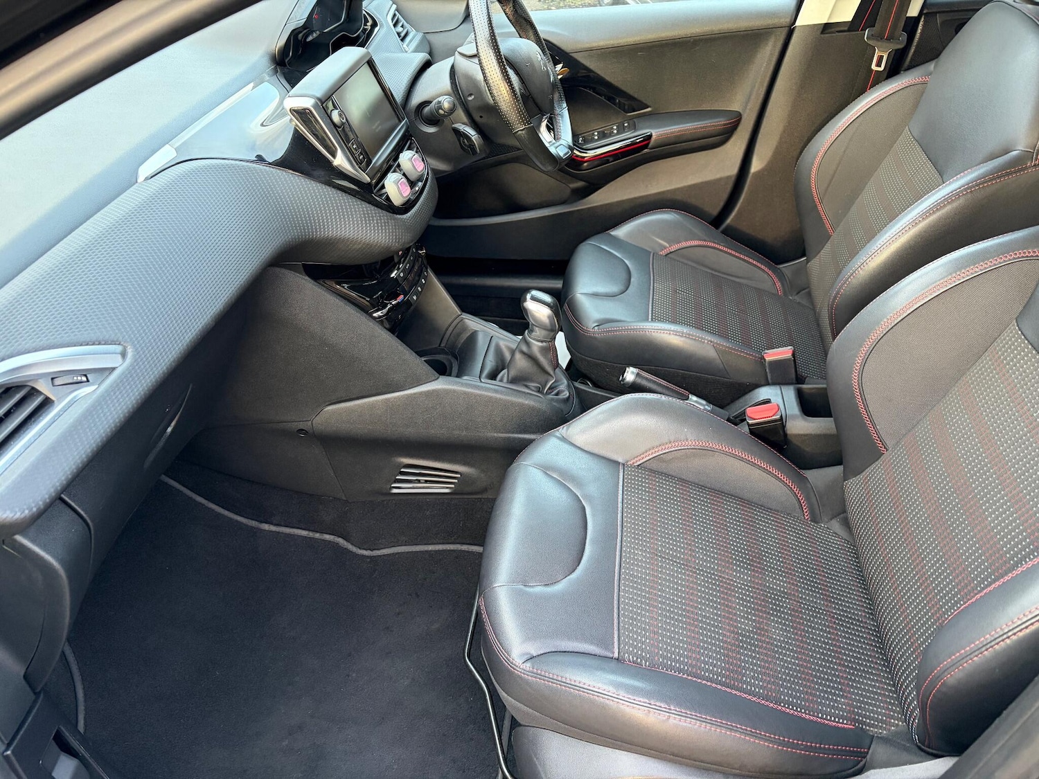 Used Peugeot 208 2016 for sale - 76702270: Photo 25