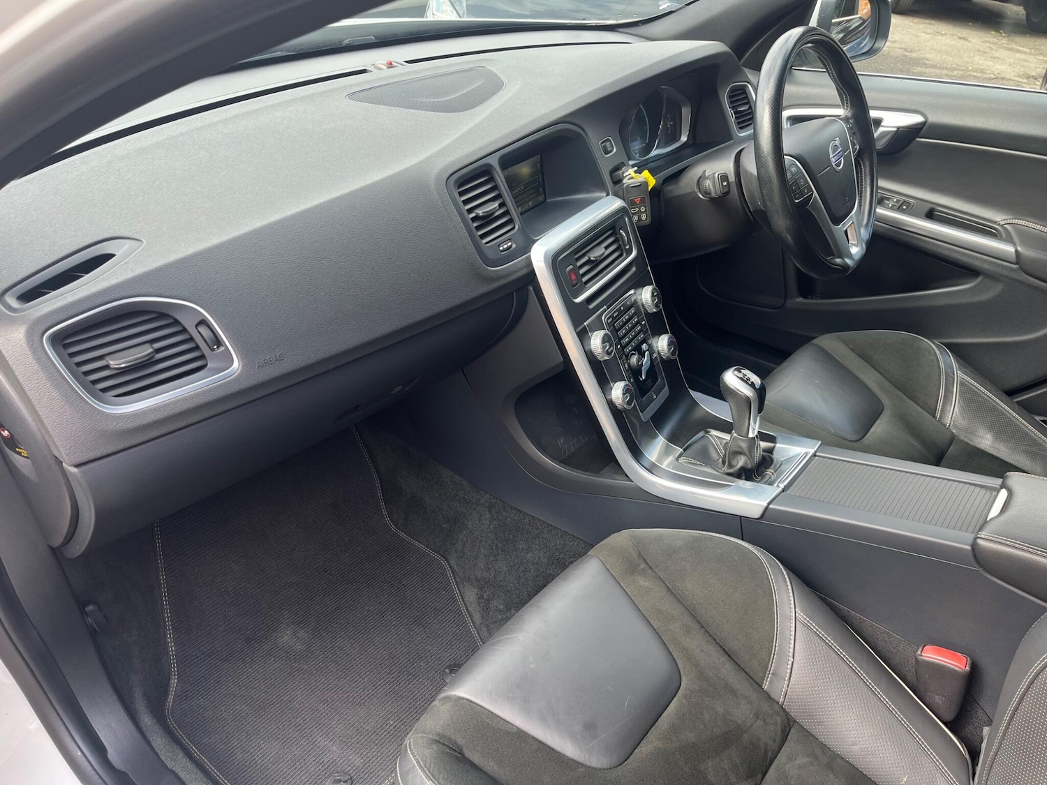 Used Volvo V60 2014 for sale - 76644982: Photo 10