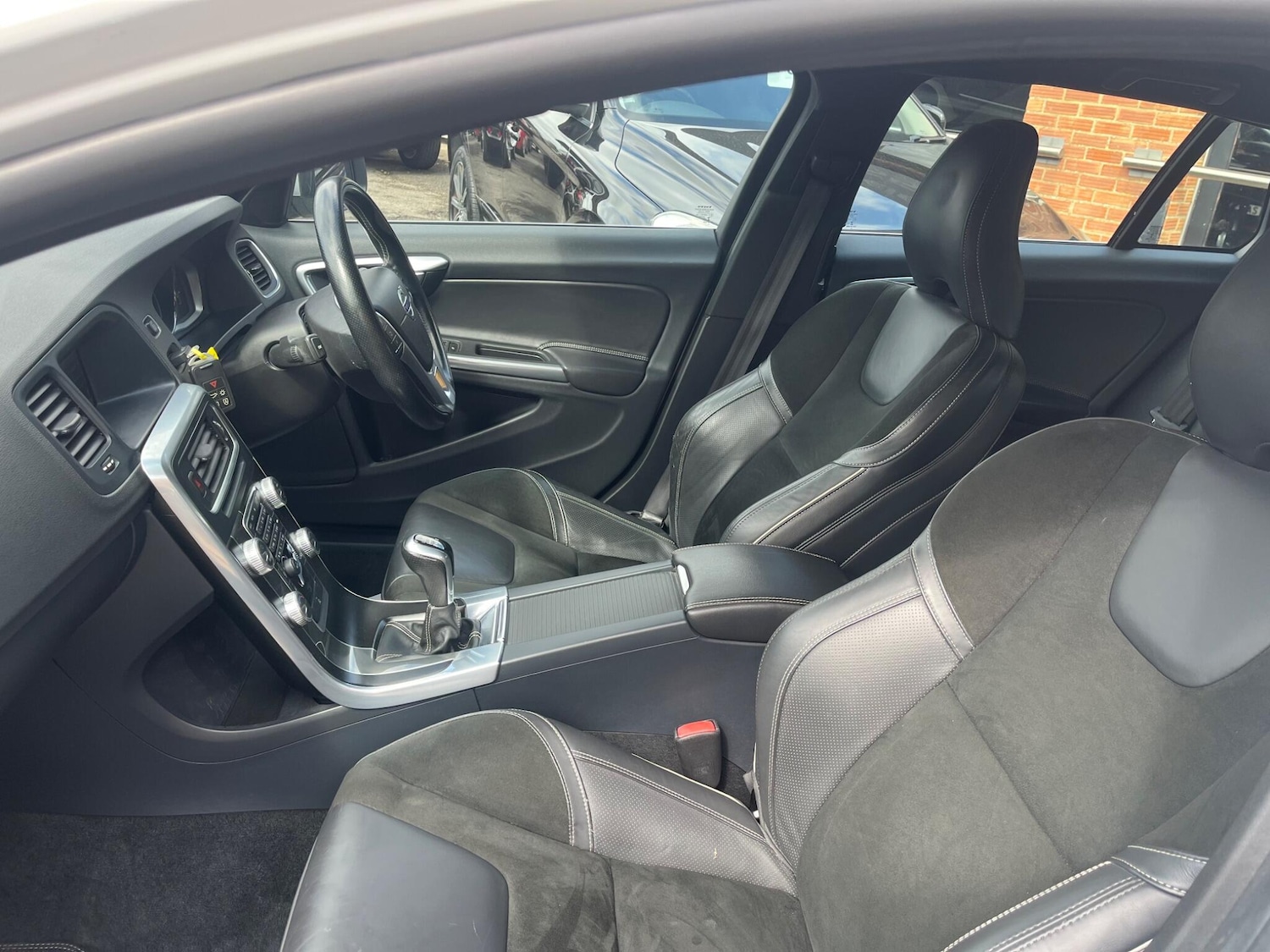 Used Volvo V60 2014 for sale - 76644982: Photo 11