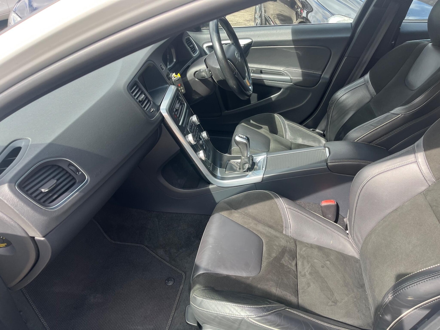 Used Volvo V60 2014 for sale - 76644982: Photo 13