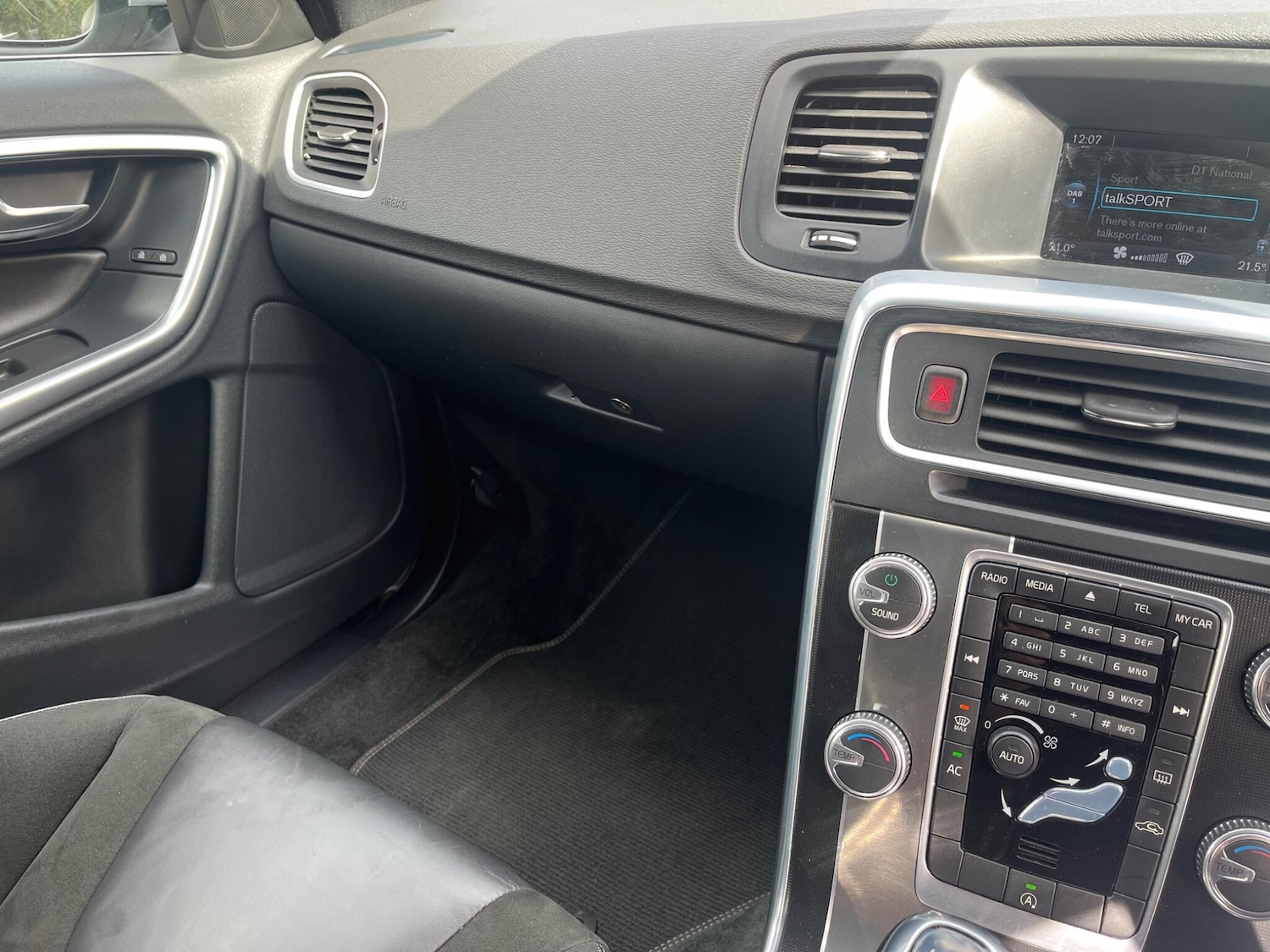 Used Volvo V60 2014 for sale - 76644982: Photo 18