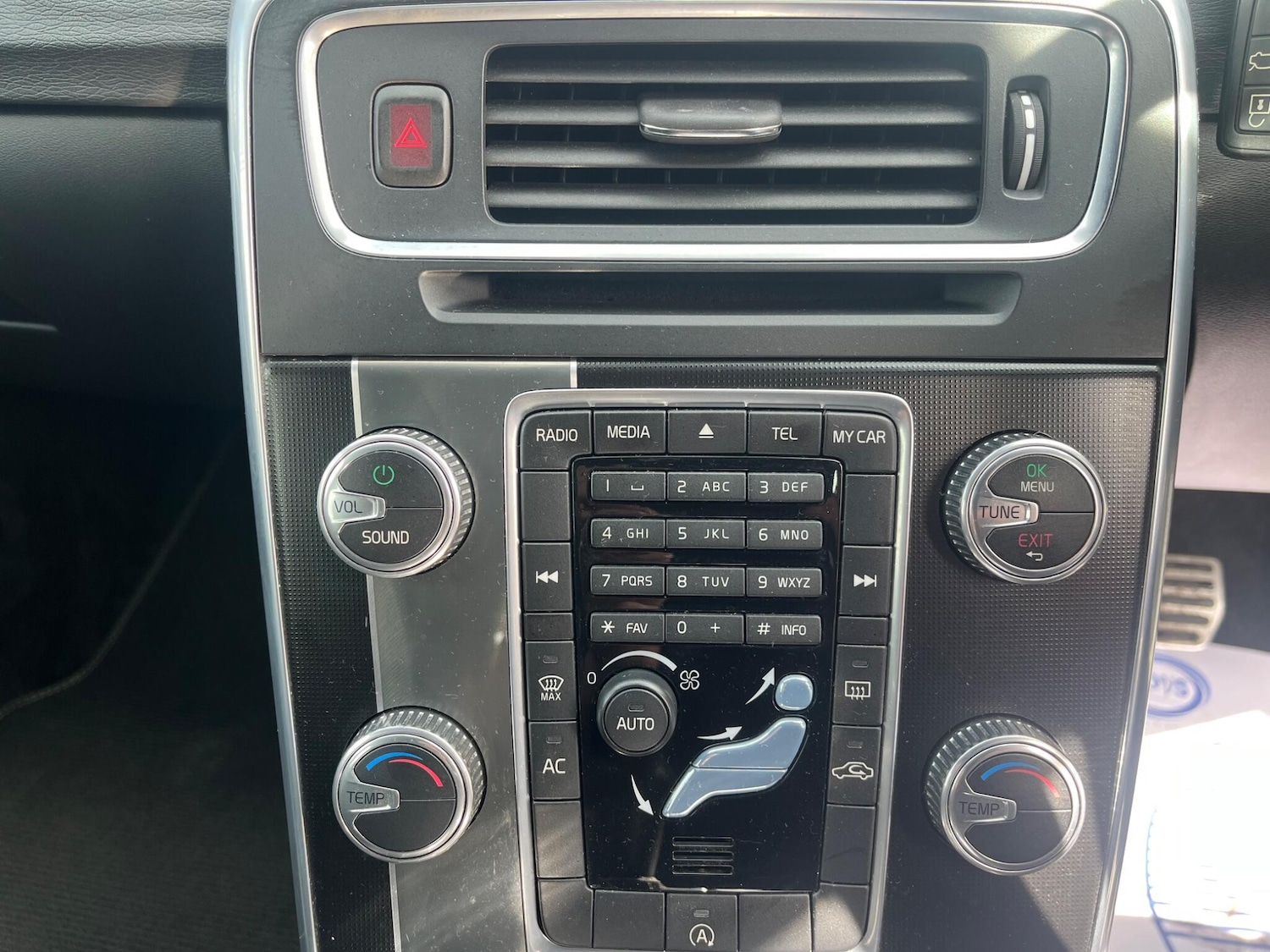 Used Volvo V60 2014 for sale - 76644982: Photo 23