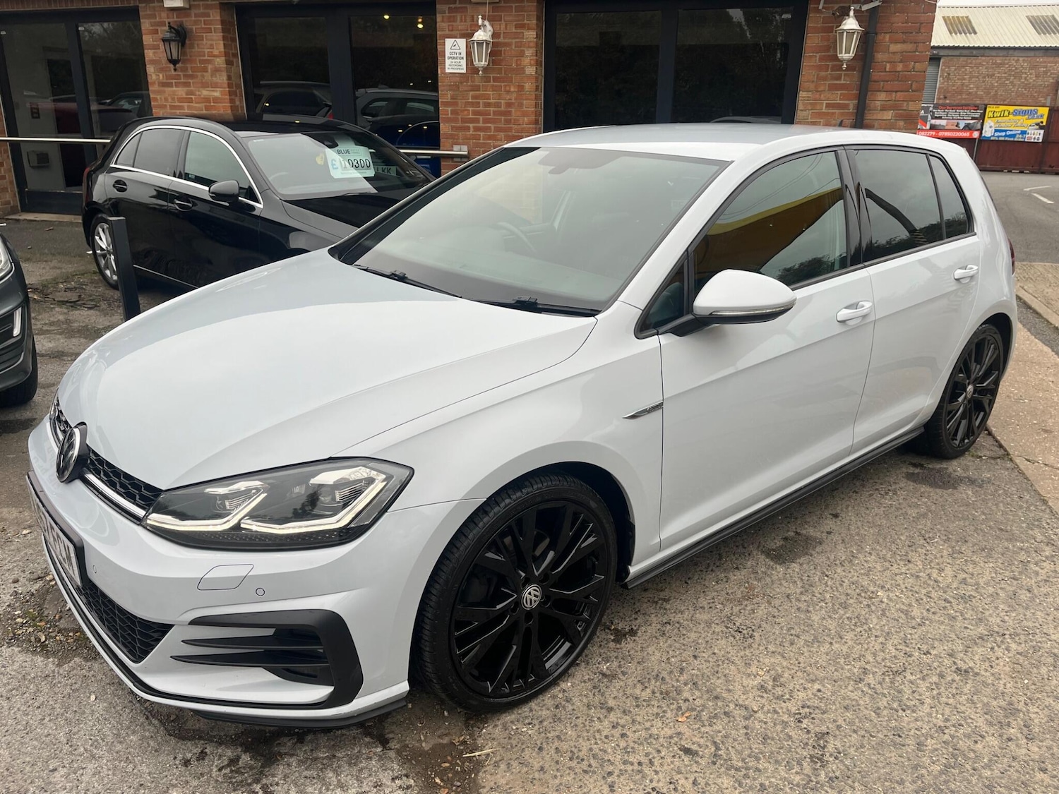 Used Volkswagen Golf 2017 for sale - 76336973: Photo 28