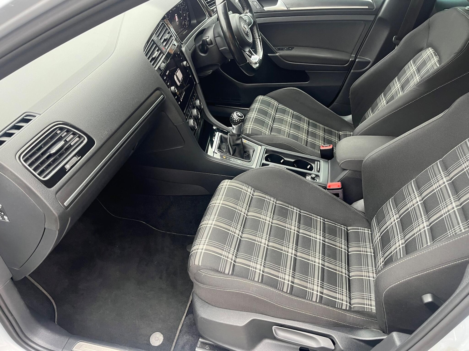 Used Volkswagen Golf 2017 for sale - 76336973: Photo 30