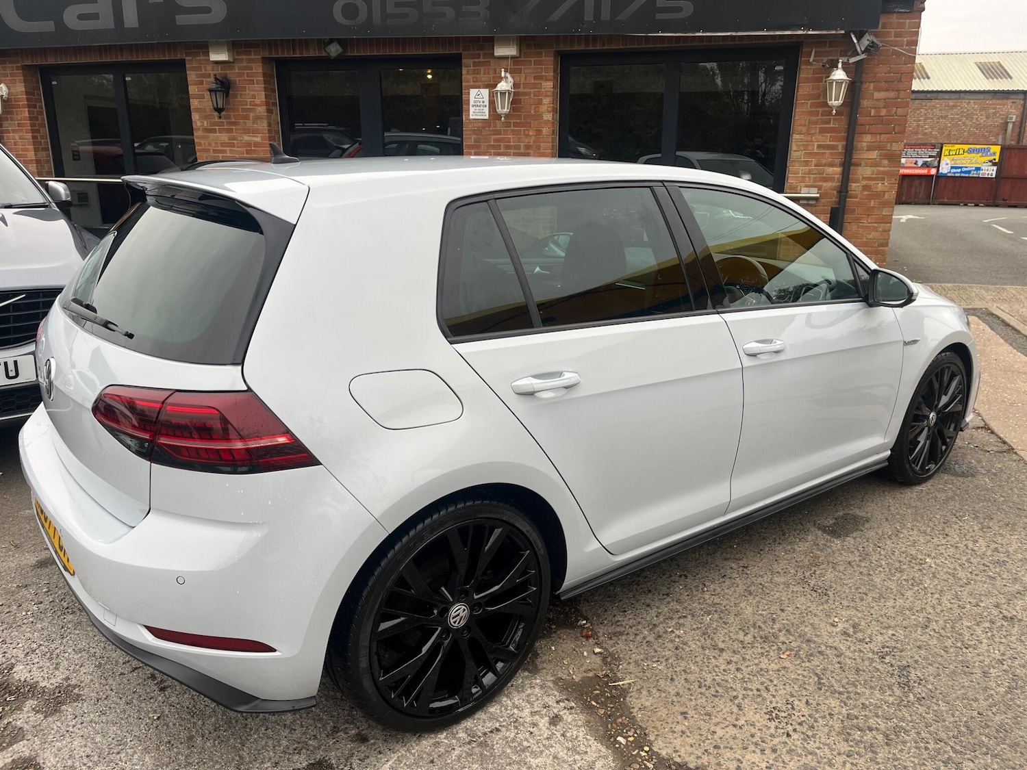 Used Volkswagen Golf 2017 for sale - 76336973: Photo 4