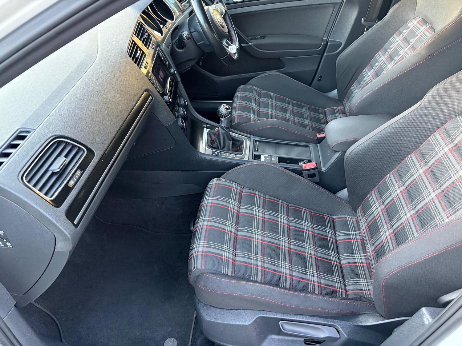 Used Volkswagen Golf 2015 for sale - 77119755: Photo 29