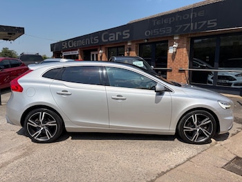 Used Volvo V40 2018 for sale - 79018460: Photo