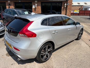 Used Volvo V40 2018 for sale - 79018460: Photo