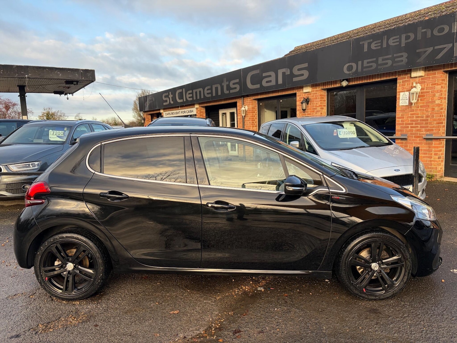 Used Peugeot 208 for sale - 76997312: Photo 2