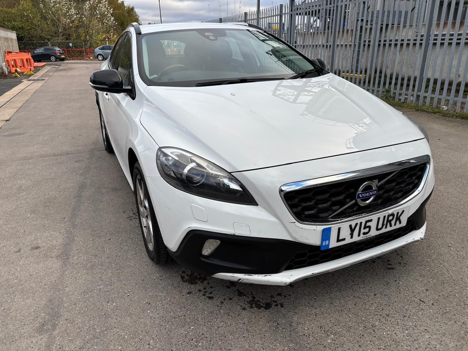 Used Volvo V40 2015 for sale - 76656946: Photo 1