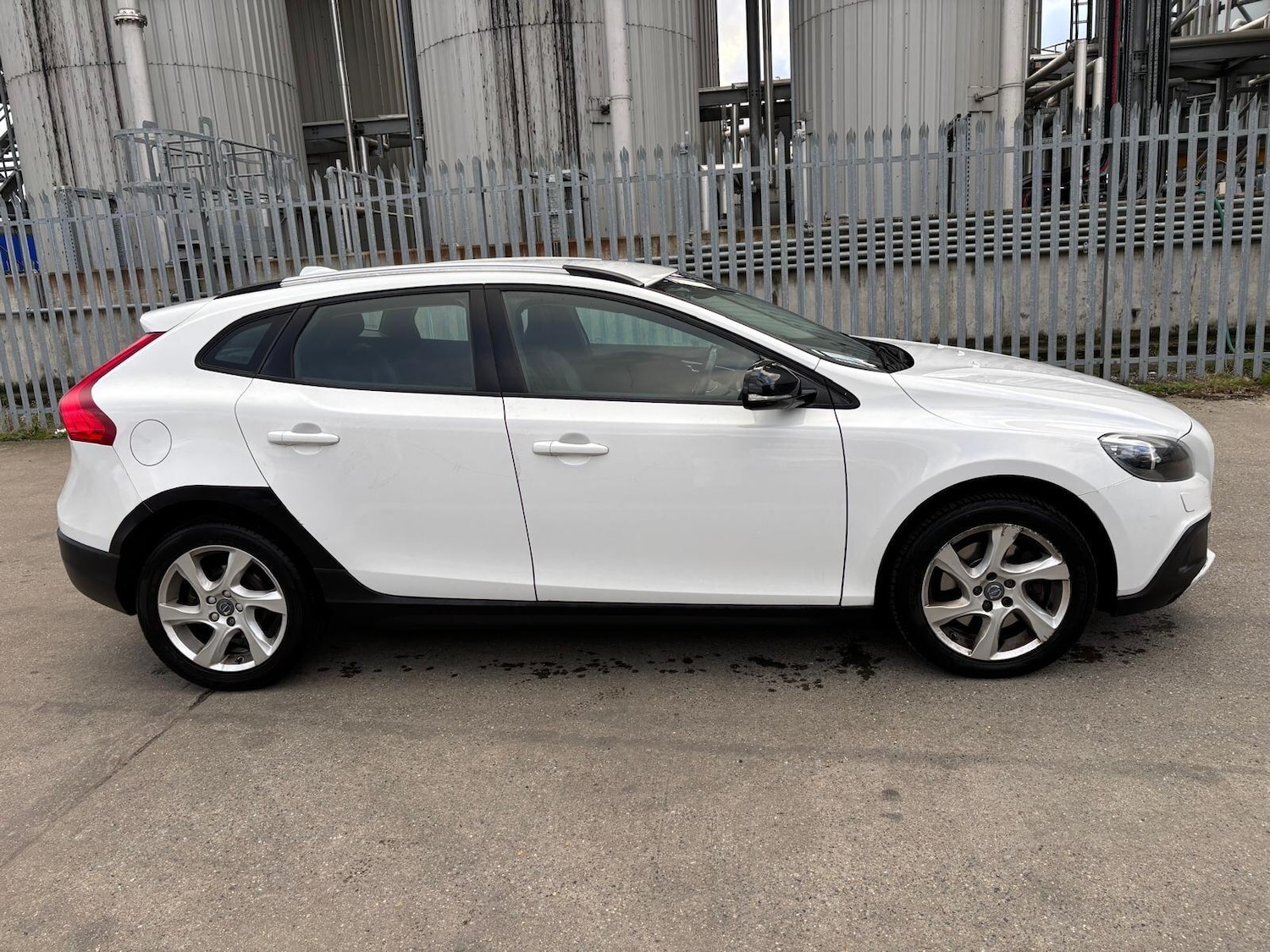 Used Volvo V40 2015 for sale - 76656946: Photo 6
