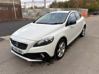Used Volvo V40 2015 for sale - 76976714: Photo