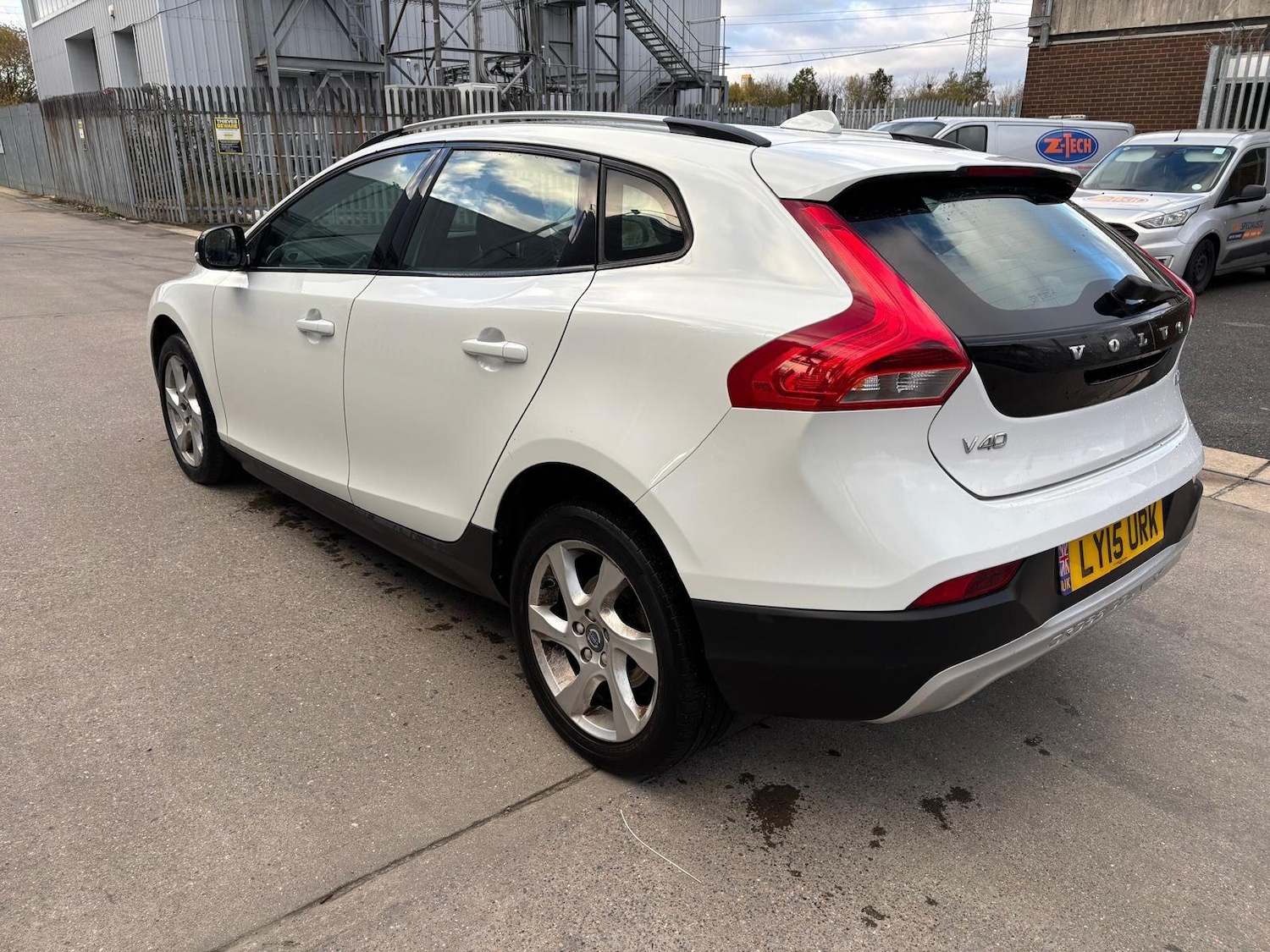 Used Volvo V40 Cross Country 2015 for sale - 76976714: Photo 4