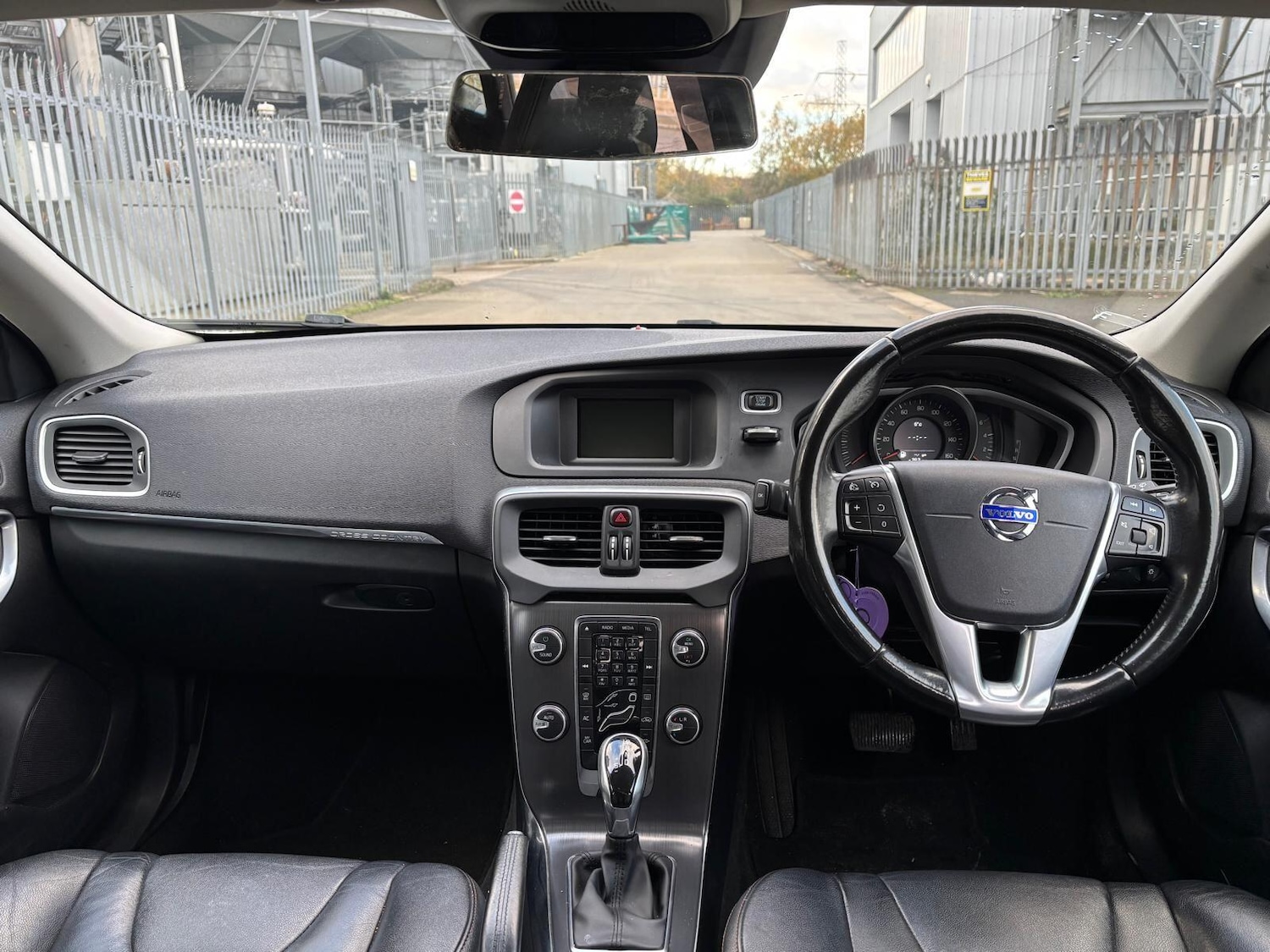 Used Volvo V40 Cross Country 2015 for sale - 76976714: Photo 9