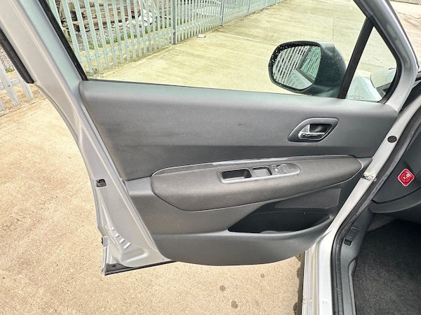 Used Peugeot 3008 2010 for sale - 76031701: Photo 24
