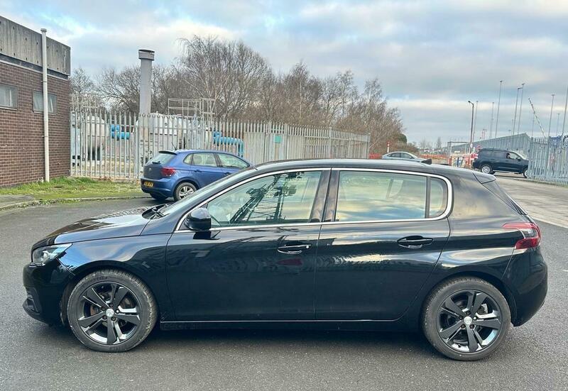 Used Peugeot 308 2019 for sale - 76976302: Photo 8