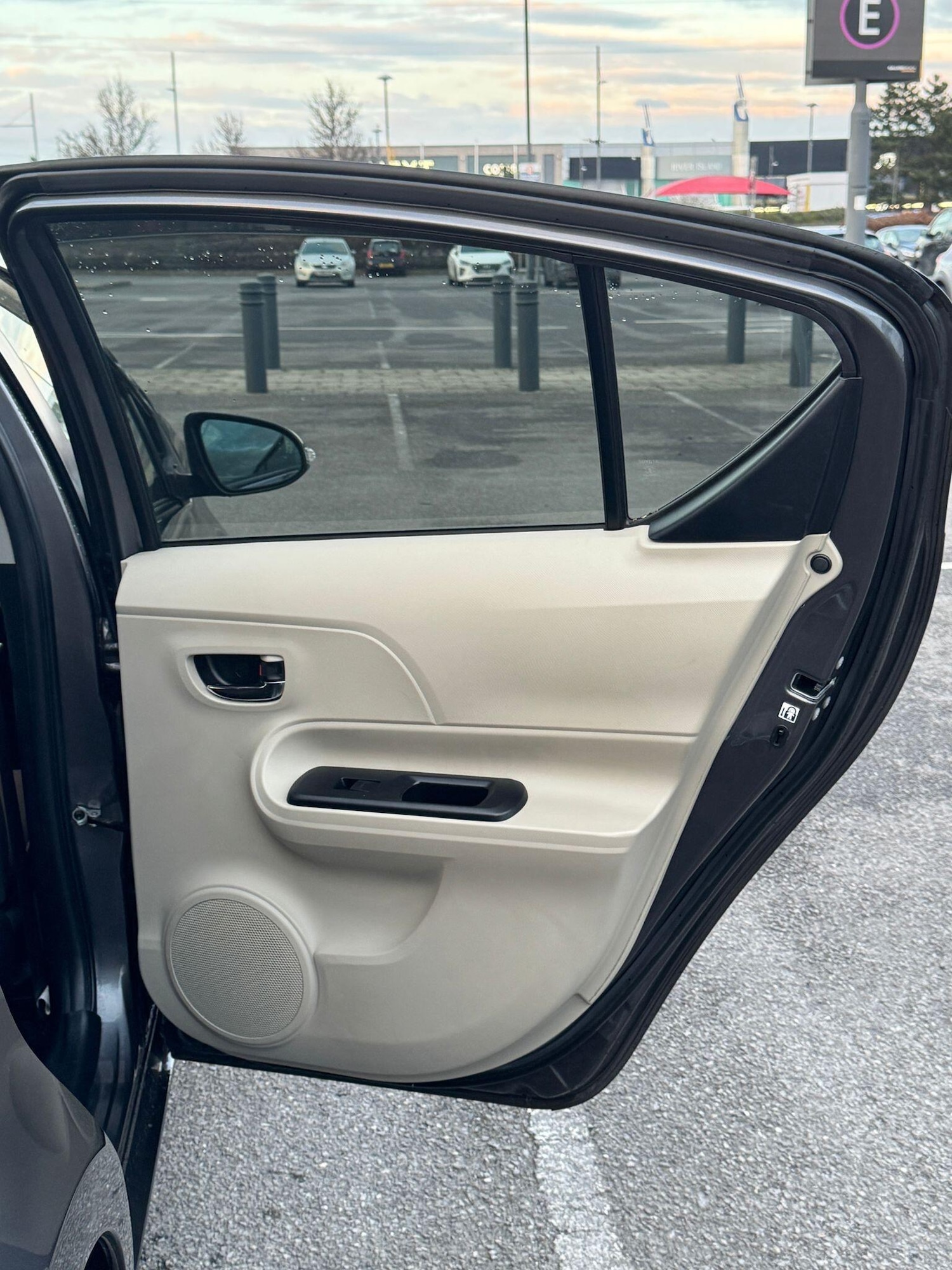 Used Toyota Aqua for sale - 77440013: Photo 26