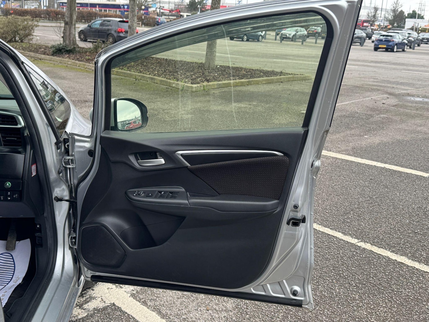 Used Honda Fit for sale - 77684376: Photo 25