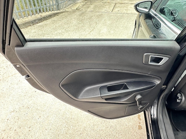 Used Ford Fiesta 2016 for sale - 76201025: Photo 29