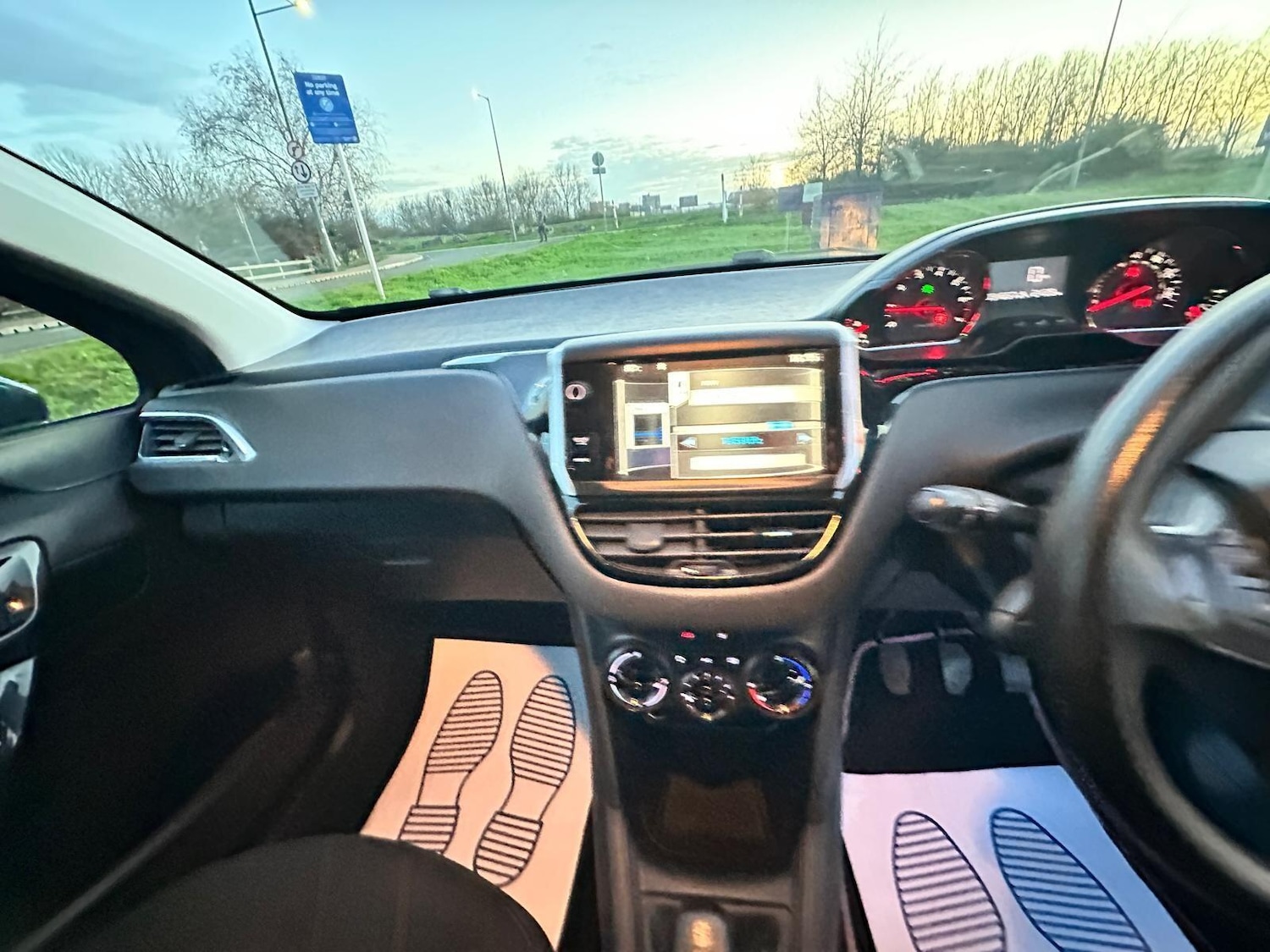 Used Peugeot 208 2012 for sale - 76976263: Photo 12