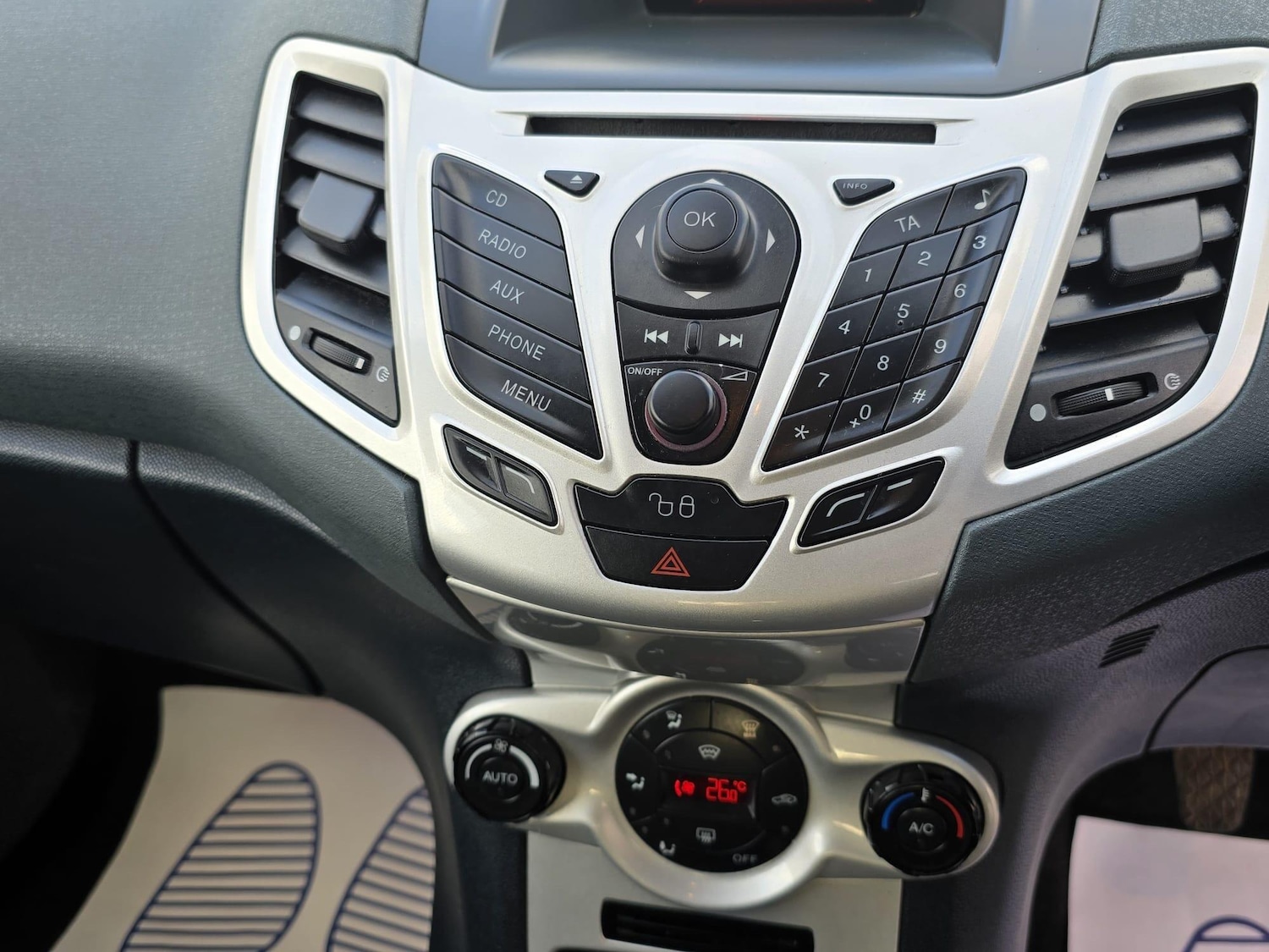 Used Ford Fiesta 2010 for sale - 76975570: Photo 24