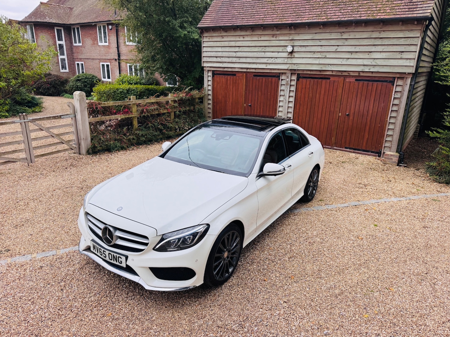 Used Mercedes-Benz C-Class 2015 for sale - 76089761: Photo 2
