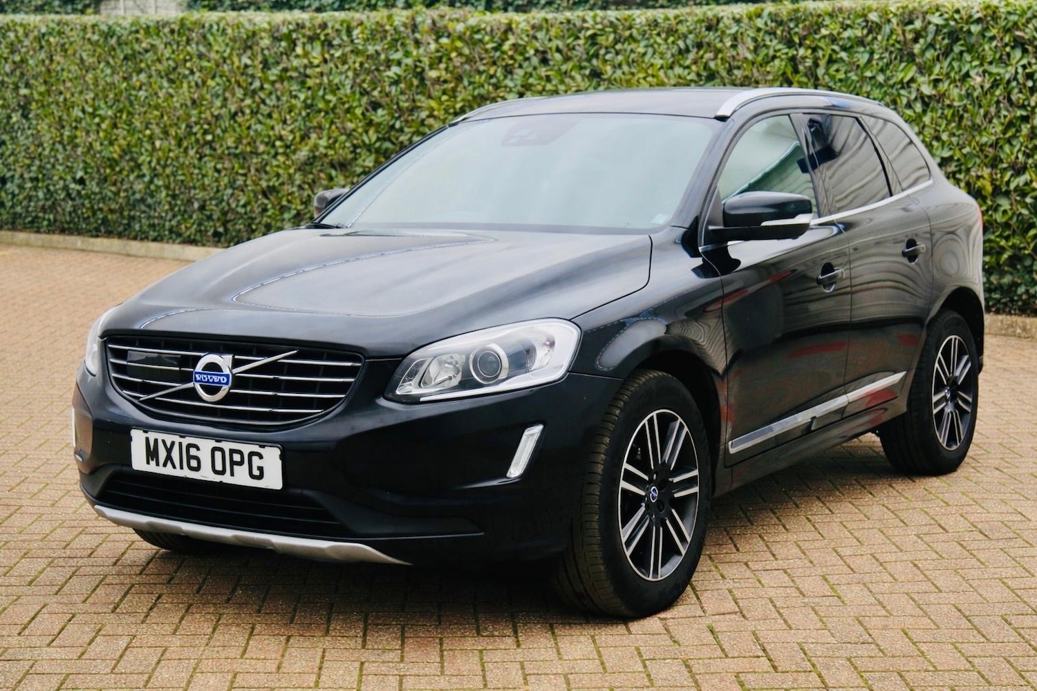 Used Volvo XC60 2020 for sale - 77873700: Photo 2