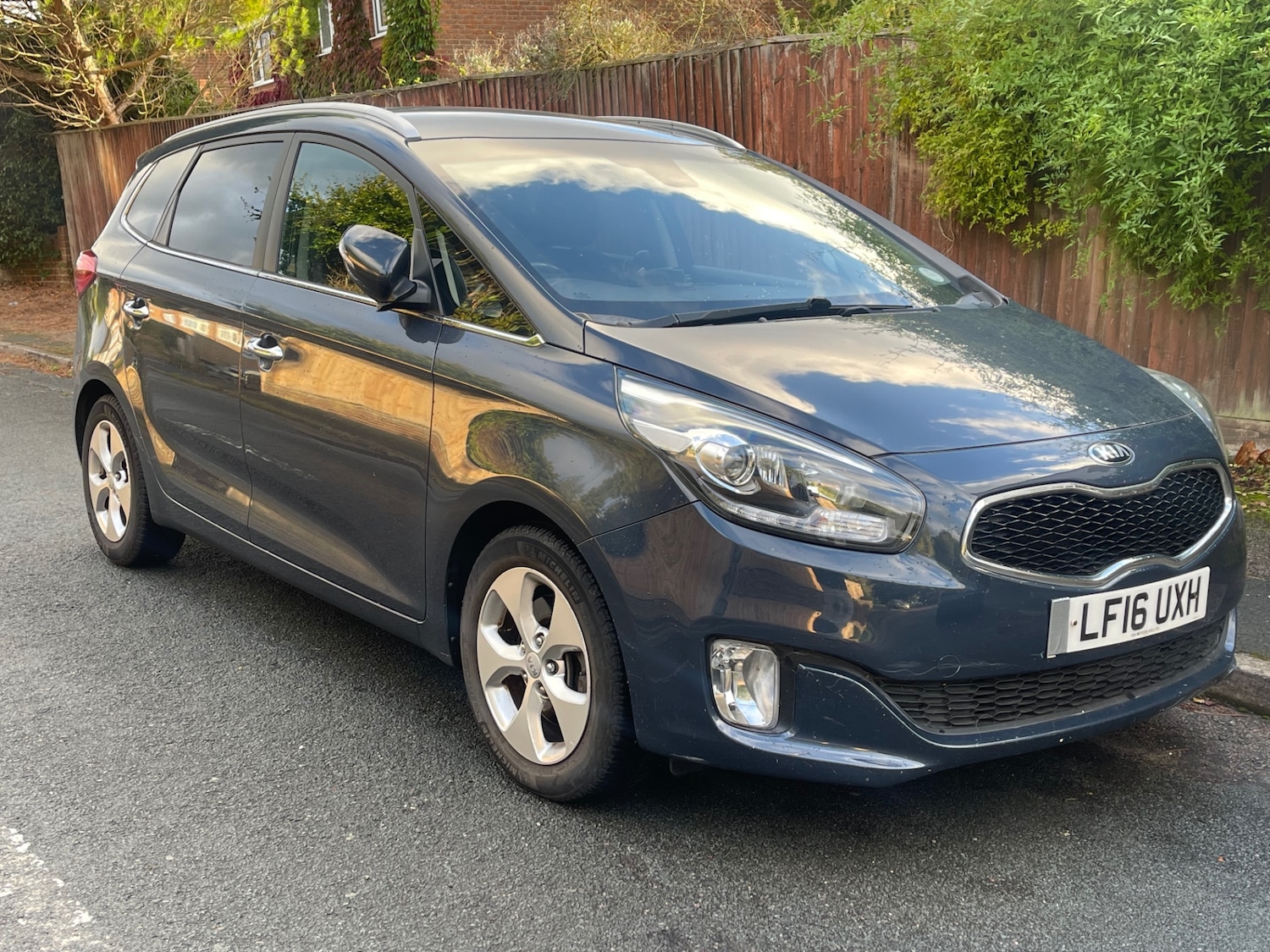 Used Kia Carens 2016 for sale - 76018470: Photo 2