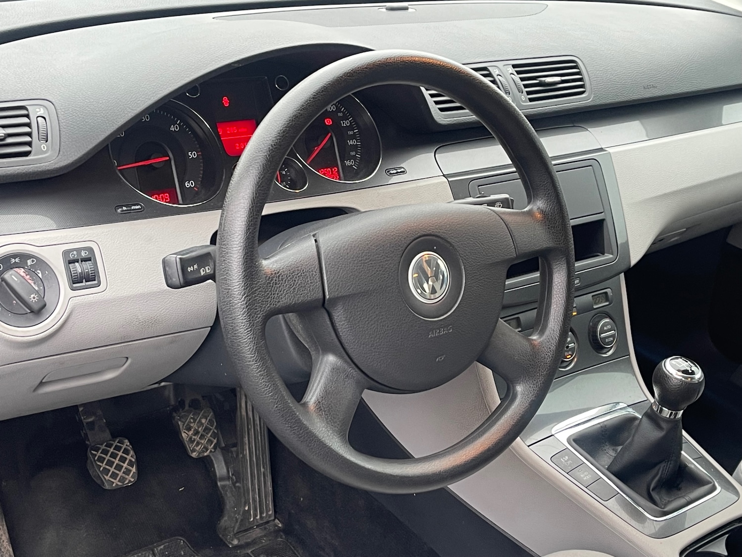 Used Volkswagen Passat 2010 for sale - 76940427: Photo 11