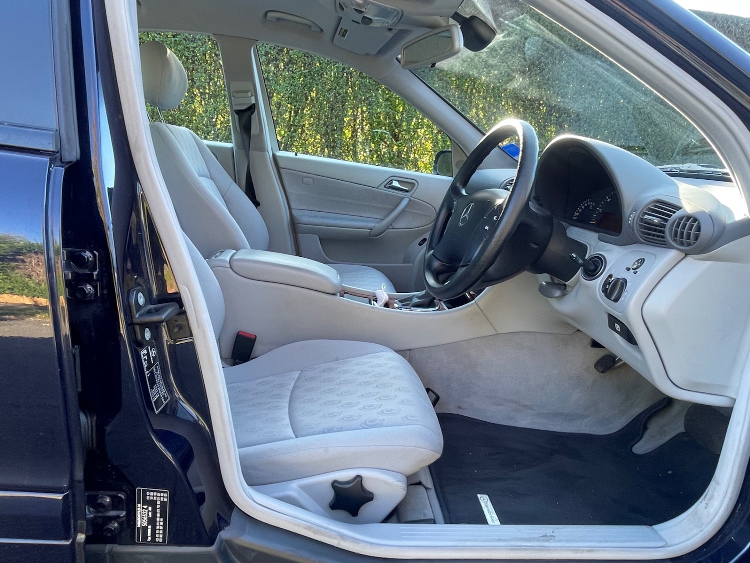 Used Mercedes-Benz C-Class 2002 for sale - 75379306: Photo 13