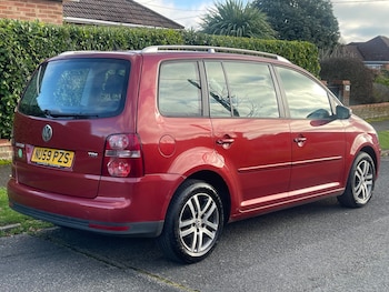 Used Volkswagen Touran 2009 for sale - 76692785: Photo