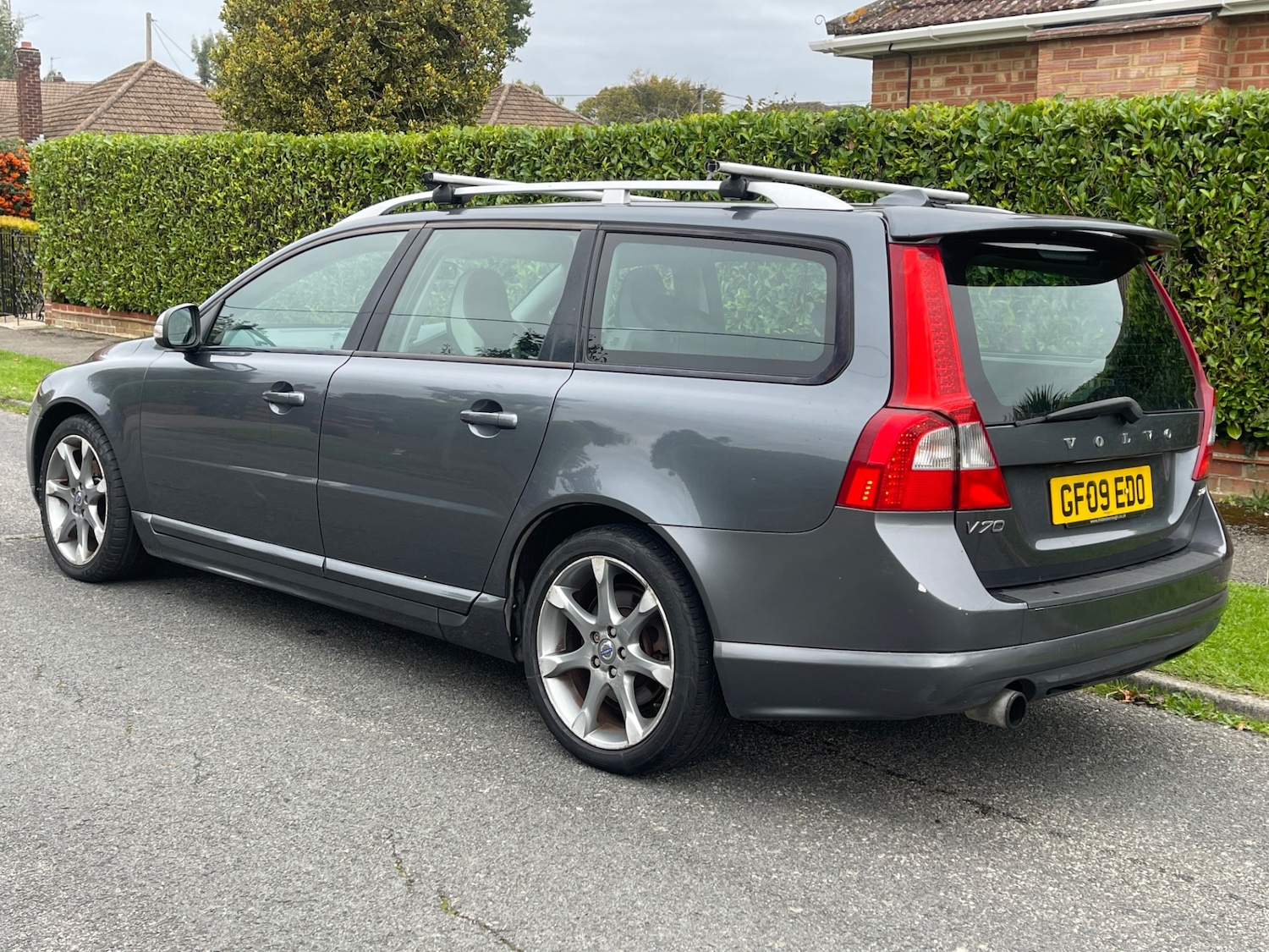 Used Volvo V70 2009 for sale - 76287969: Photo 2