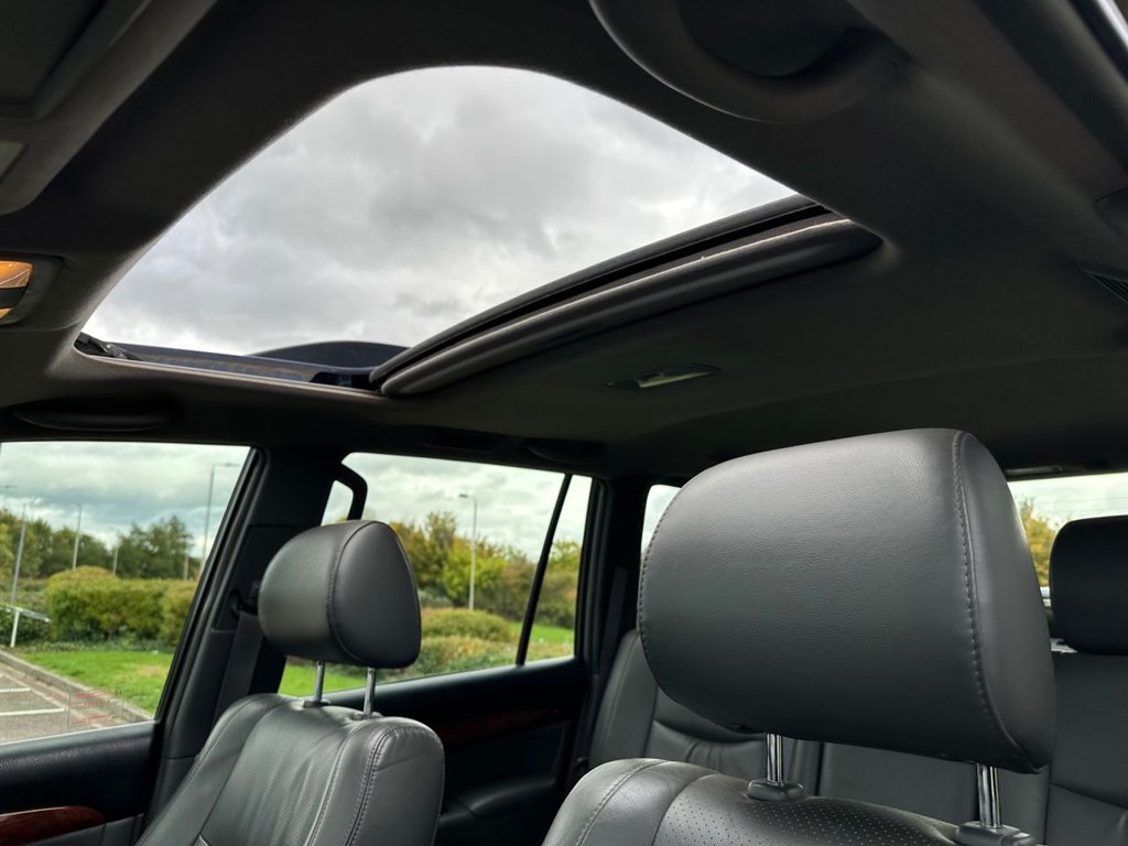 Used Toyota Land Cruiser 2004 for sale - 76416909: Photo 3