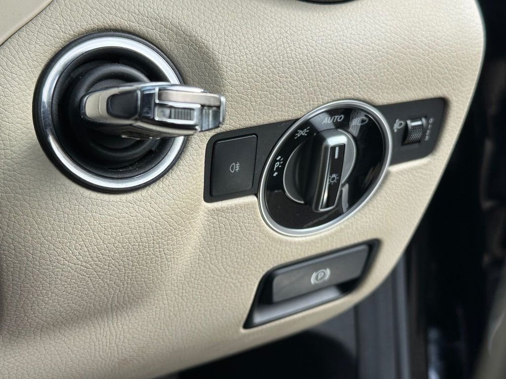 Used Mercedes-Benz SLK 2015 for sale - 78145398: Photo 18