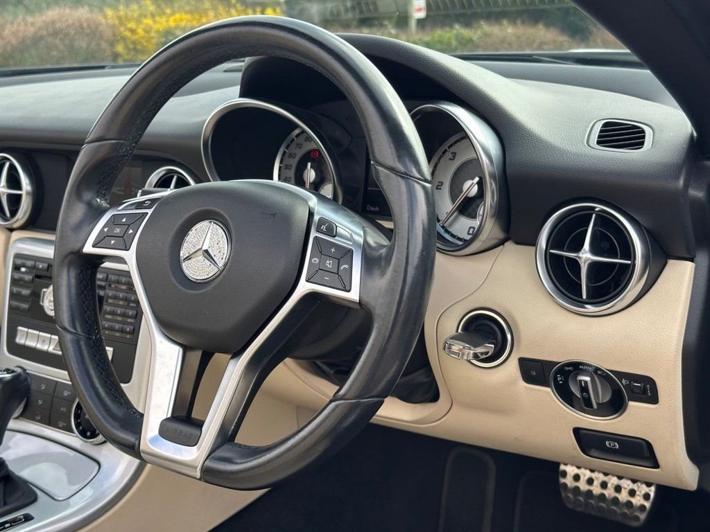 Used Mercedes-Benz SLK 2015 for sale - 78145398: Photo 33