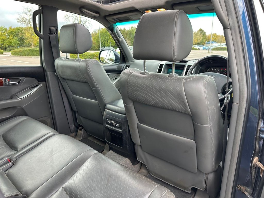 Used Toyota Land Cruiser 2004 for sale - 75923985: Photo 27