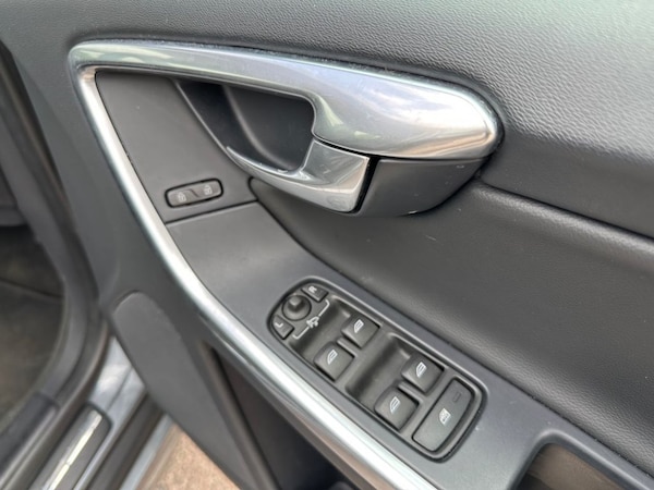 Used Volvo XC60 2017 for sale - 75147940: Photo 32