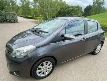 Used Toyota Yaris 2012 for sale - 75645758: Photo