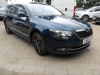 Used Skoda Superb 2014 for sale - 75918273: Photo