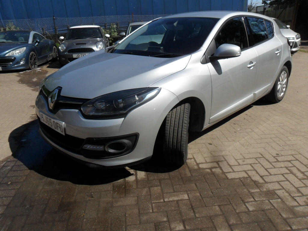 Used Renault Megane 2015 for sale - 76931872: Photo 2