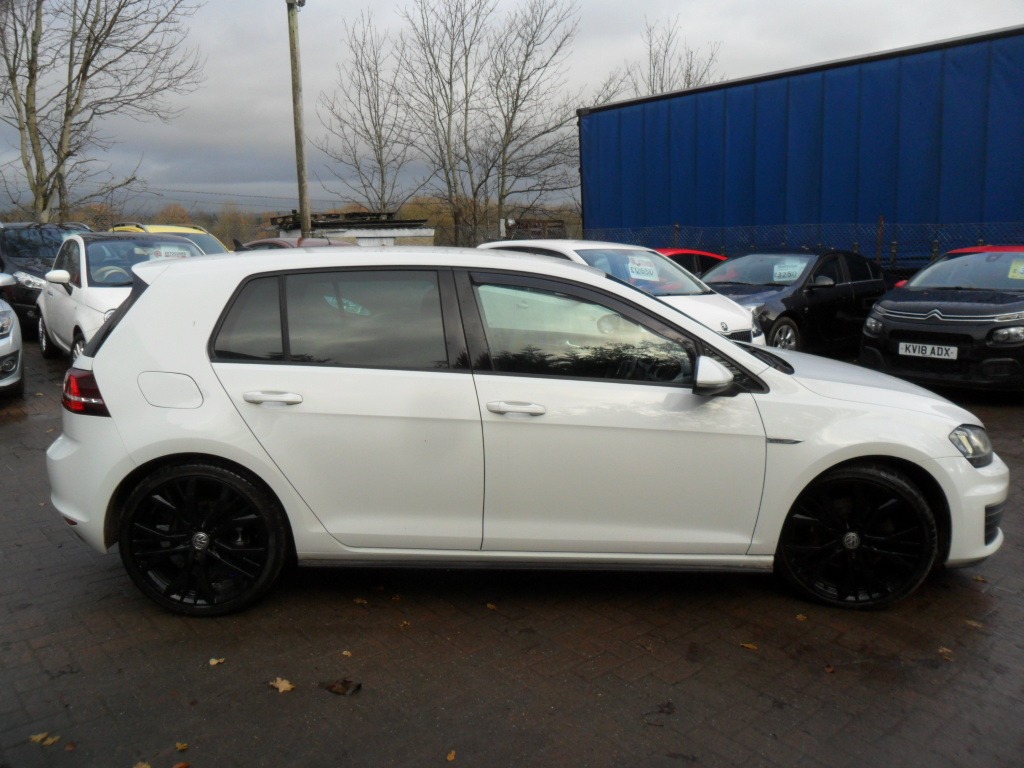 Used Volkswagen Golf 2017 for sale - 76793023: Photo 1