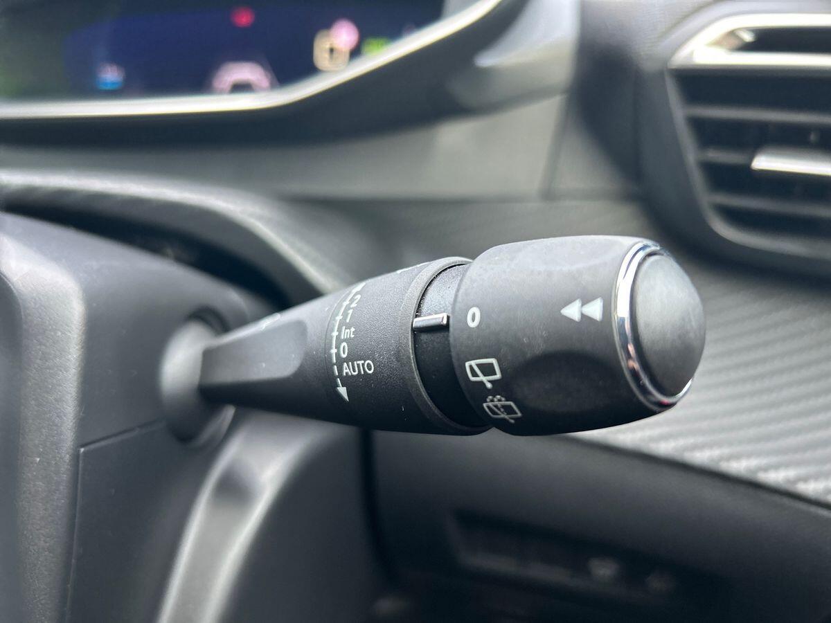 Used Peugeot E-2008 2022 for sale - 76863281: Photo 30