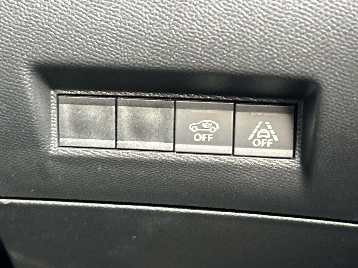 Used Peugeot E-2008 2022 for sale - 76863281: Photo 45