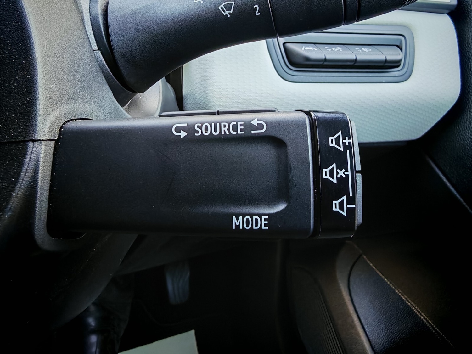 Used Renault Clio 2023 for sale - 76869845: Photo 19