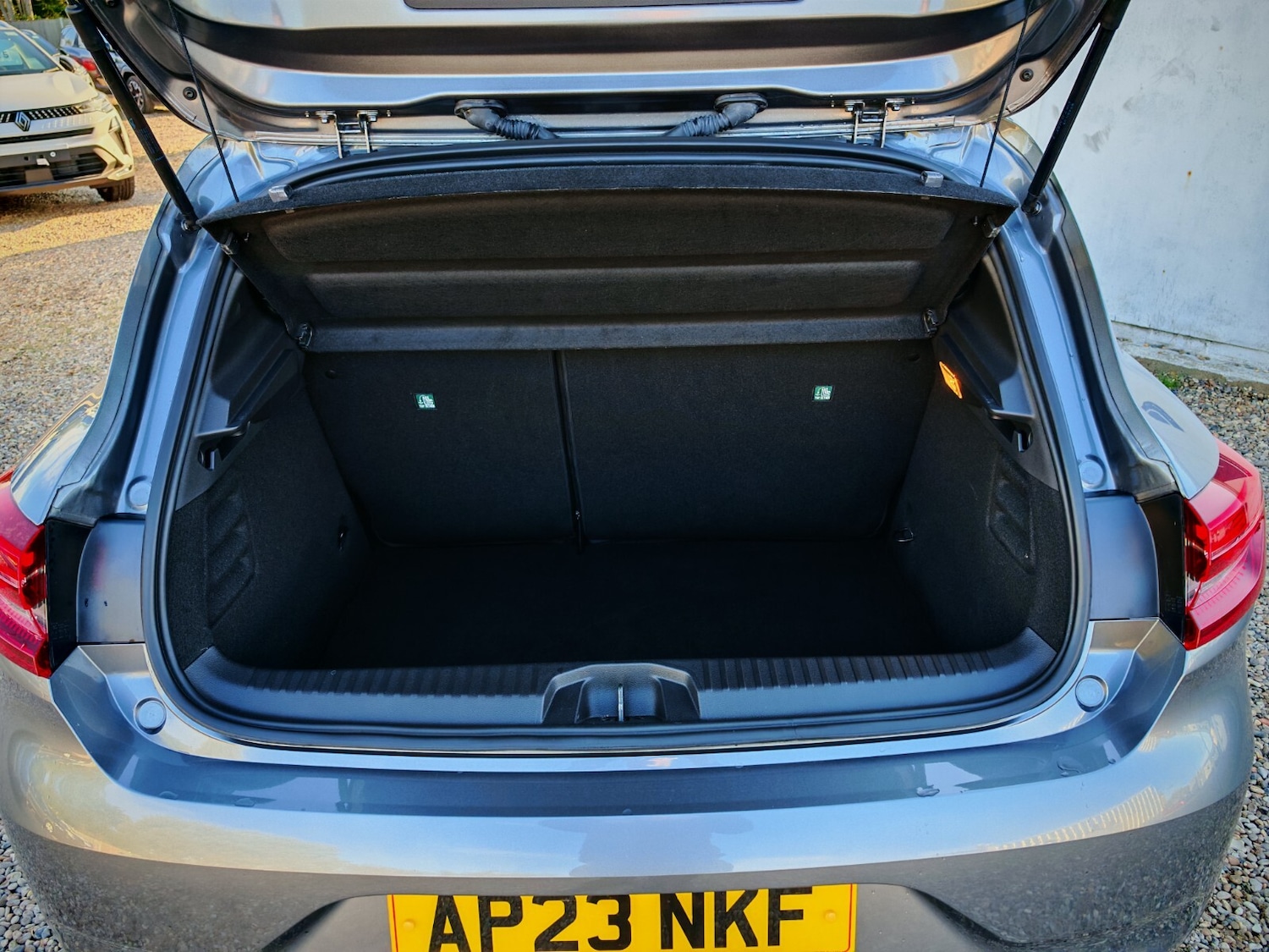 Used Renault Clio 2023 for sale - 76869845: Photo 24