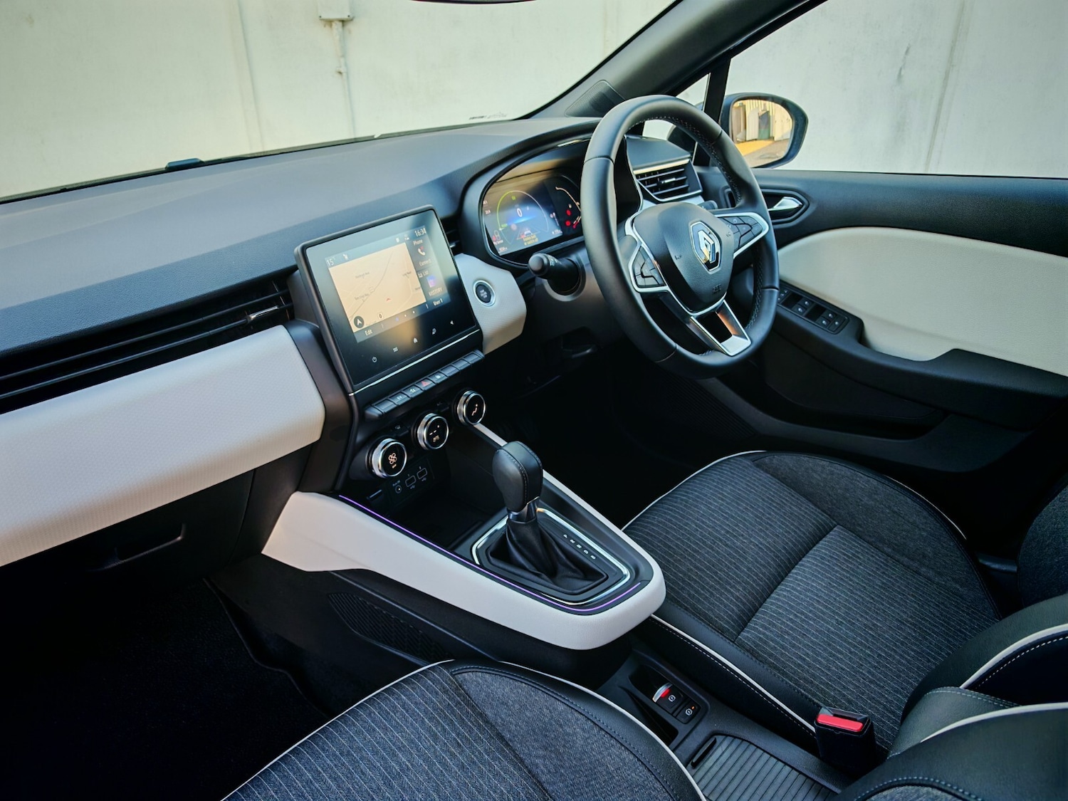 Used Renault Clio 2023 for sale - 76869845: Photo 7